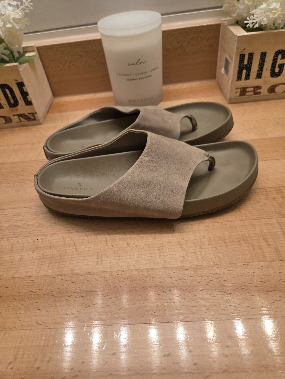 Caslon Vania Thong Sandals Tan/Green Leather Women's Size 8.5